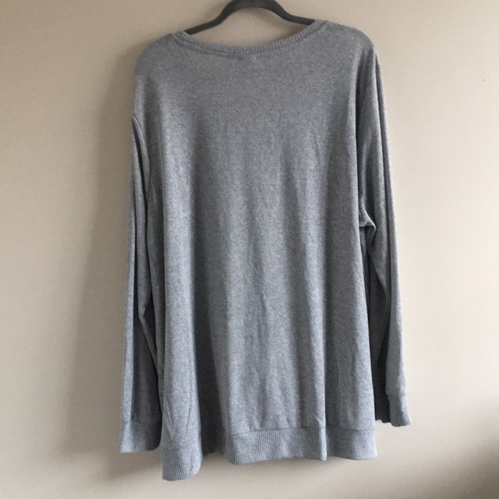 π10 for $100π Disney sweater - Picture 6 of 6